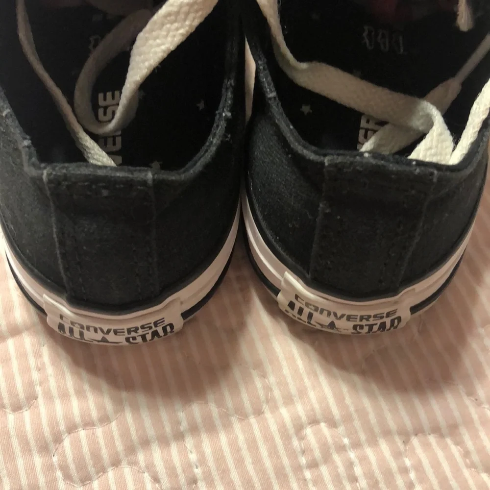 Converse girls sneakers black and white size 1 GUC